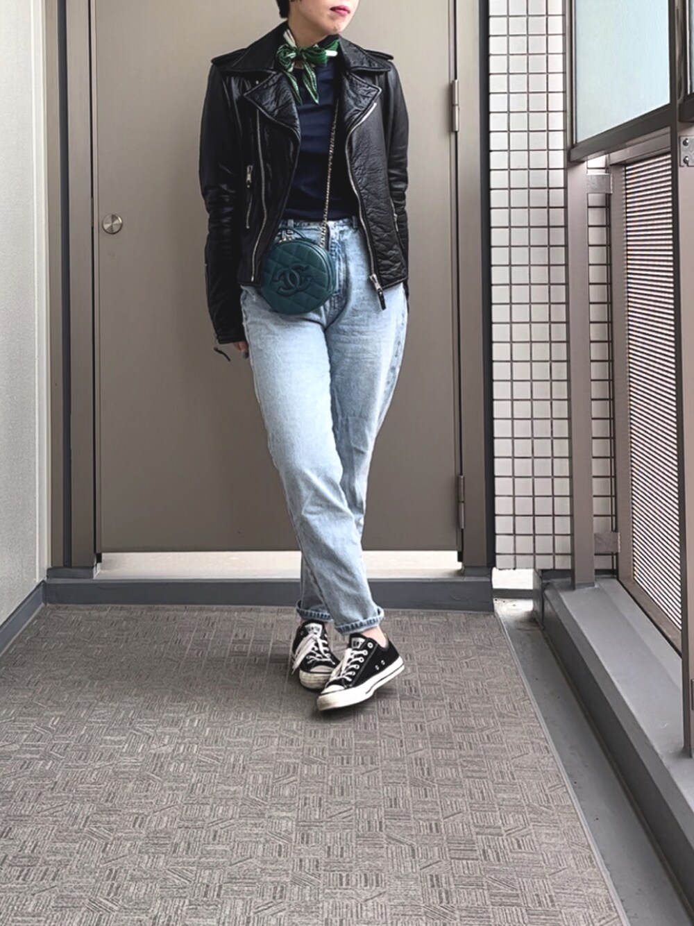 「PETIT BATEAUのクルーネック半袖Ｔシャツ（Tシャツ/カットソー、ブルー系）」を使った、BOWさん（レディース・169cm）の春コーディネートの1枚目の写真