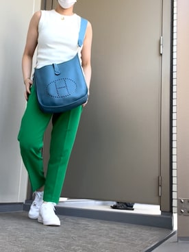 HERMESのショルダーバッグ（ブルー系）を使った人気ファッション