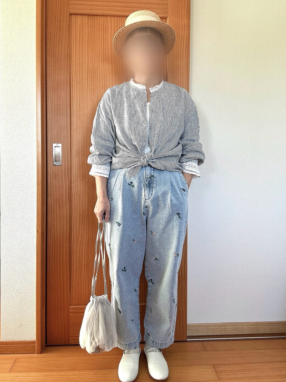 「大人カジュアル、カジュアル、春、カジュアルコーデ、サマンサ モスモス(Samansa Mos2)、Samansa Mos2、kazumiコラボ、kazumiさんコラボ、カンカン帽、ノベルティ、オトナ女子」｜「Samansa Mos2の太リボンカンカン帽（ハット、ホワイト系）」を使った、tomnyanさん（レディース・156cm）の冬コーディネートの1枚目の写真