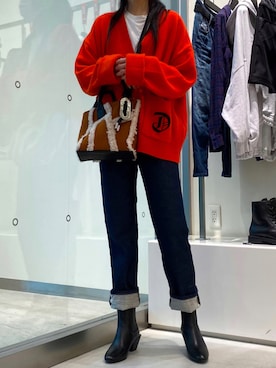 「DIESEL（ディーゼル）のDIESEL FW21 サステナブル デニム レディース ボーイフレンド ダークインディゴ ローデニム（デニムパンツ、ブルー系）」を使った、ももかさん（レディース・161cm）の秋コーディネート