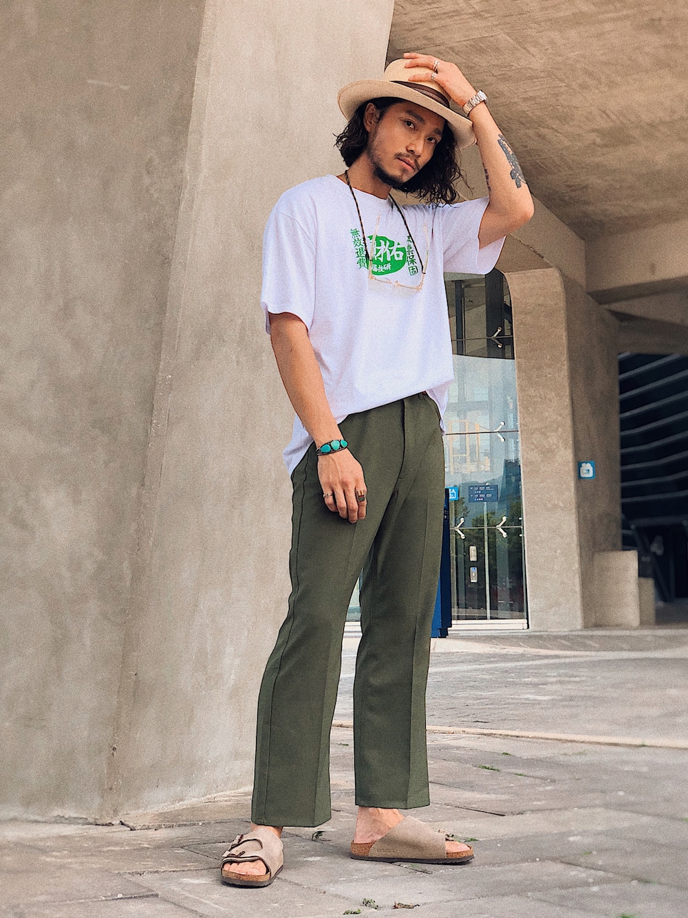 「summer、birkenstock、Wrangler、Chainloop、panama hat、90's、夏コーデ、圈入、圈入準」｜「Wranglerの［Wrangler ラングラー］WRANCHER DRESS JEAN ランチャードレス ジーンズ（スラックス、グリーン系）」を使った、林育準🇹🇼さん（メンズ・180cm）の夏コーディネートの1枚目の写真