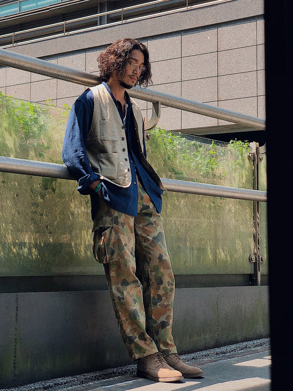 「秋のコーデ、Chainloop、vintage、clarks、圈入、圈入準」｜「ClarksのClarks / Desert Khan（ブーツ、グリーン系）」を使った、林育準🇹🇼さん（メンズ・180cm）の秋コーディネートの1枚目の写真