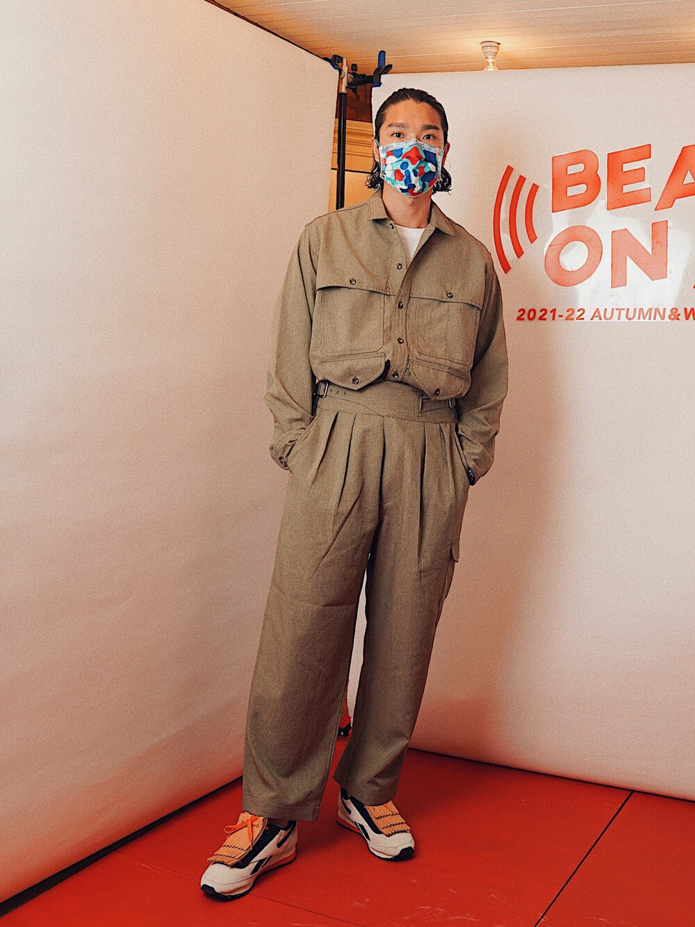 「summer、BEAMS、beams plus、Chainloop、reebok、圈入、圈入準」｜「BEAMS PLUSのアイテム（シャツ/ブラウス、ブラウン系）」を使った、林育準🇹🇼さん（メンズ・180cm）の秋コーディネートの1枚目の写真