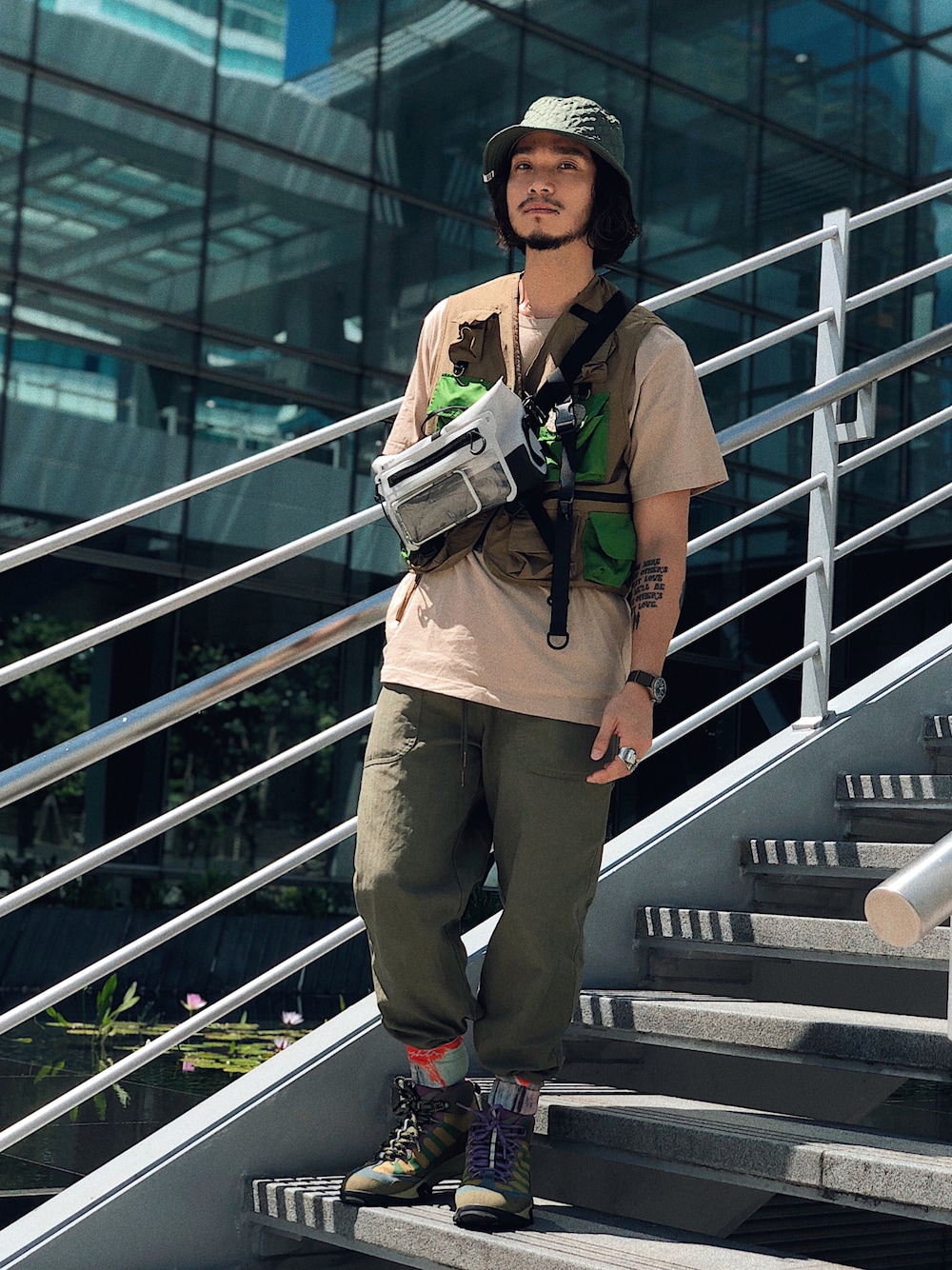 「summer、outdoor、Timberland、Chainloop、圈入、圈入準」｜「Timberlandのアイテム（ブーツ、グリーン系）」を使った、林育準🇹🇼さん（メンズ・180cm）の秋コーディネートの1枚目の写真
