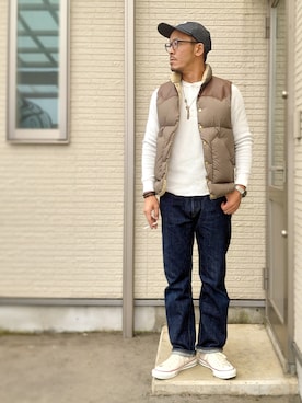 「アイテム（ダウンベスト、ブラウン系）」を使った、sawaさん（メンズ・172cm）の秋コーディネート