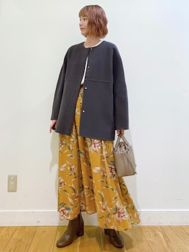 「URBAN RESEARCH DOORS（アーバンリサーチドアーズ）のレーヨン大花柄スカート（スカート）」を使った、R i oさん（レディース・160cm）の秋コーディネート
