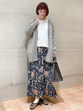 「URBAN RESEARCH DOORS（アーバンリサーチドアーズ）のレーヨン大花柄スカート（スカート）」を使った、R i oさん（レディース・160cm）の秋コーディネート