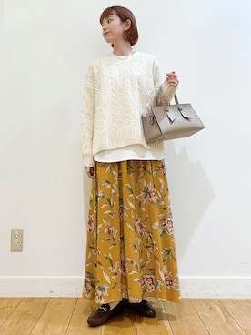 「URBAN RESEARCH DOORS（アーバンリサーチドアーズ）のレーヨン大花柄スカート（スカート）」を使った、R i oさん（レディース・160cm）の秋コーディネート