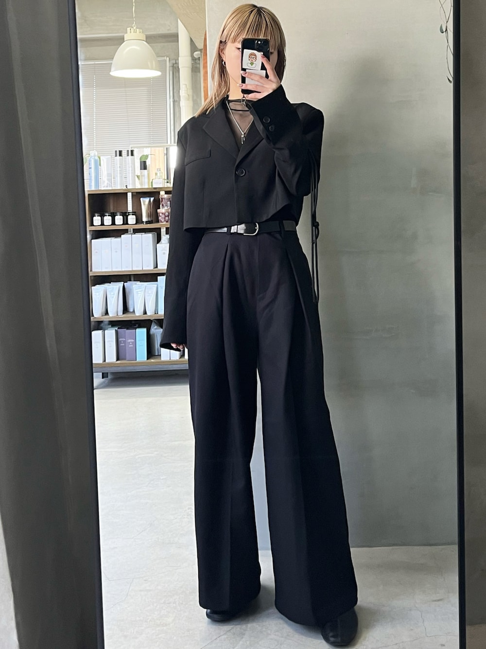 「春服デビュー宣言、おでかけコーデ、休日コーデ、シンプルスタイル、ゆるコーデ、レイヤードスタイル、ジャケット、大人コーデ、ラクチンコーデ、ブラック、プチプラ、ジャケットスタイル、スラックスパンツ、プチプラコーデ」｜「HeatherのHigh Waist Tuck Pants　174727（スラックス、ブラック系）」を使った、ハルカさん（骨格ウェーブ・レディース・162cm）の春コーディネートの1枚目の写真