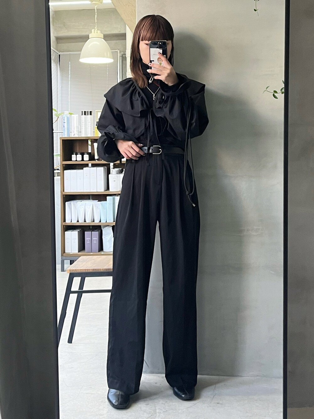 「WEARハロウィン2022、秋服、オトナカジュアル、セットアップ、ブラック、プチプラ、レイヤードスタイル、ワイドパンツ、スラックス、モード、韓国ファッション、ワントーンコーデ」｜「PUBLUXの【PUBLUX/パブリュクス】タックパンツ/ハイウエストセミワイドパンツ（スラックス、ブラック系）」を使った、ハルカさん（骨格ウェーブ・レディース・162cm）の秋コーディネートの1枚目の写真