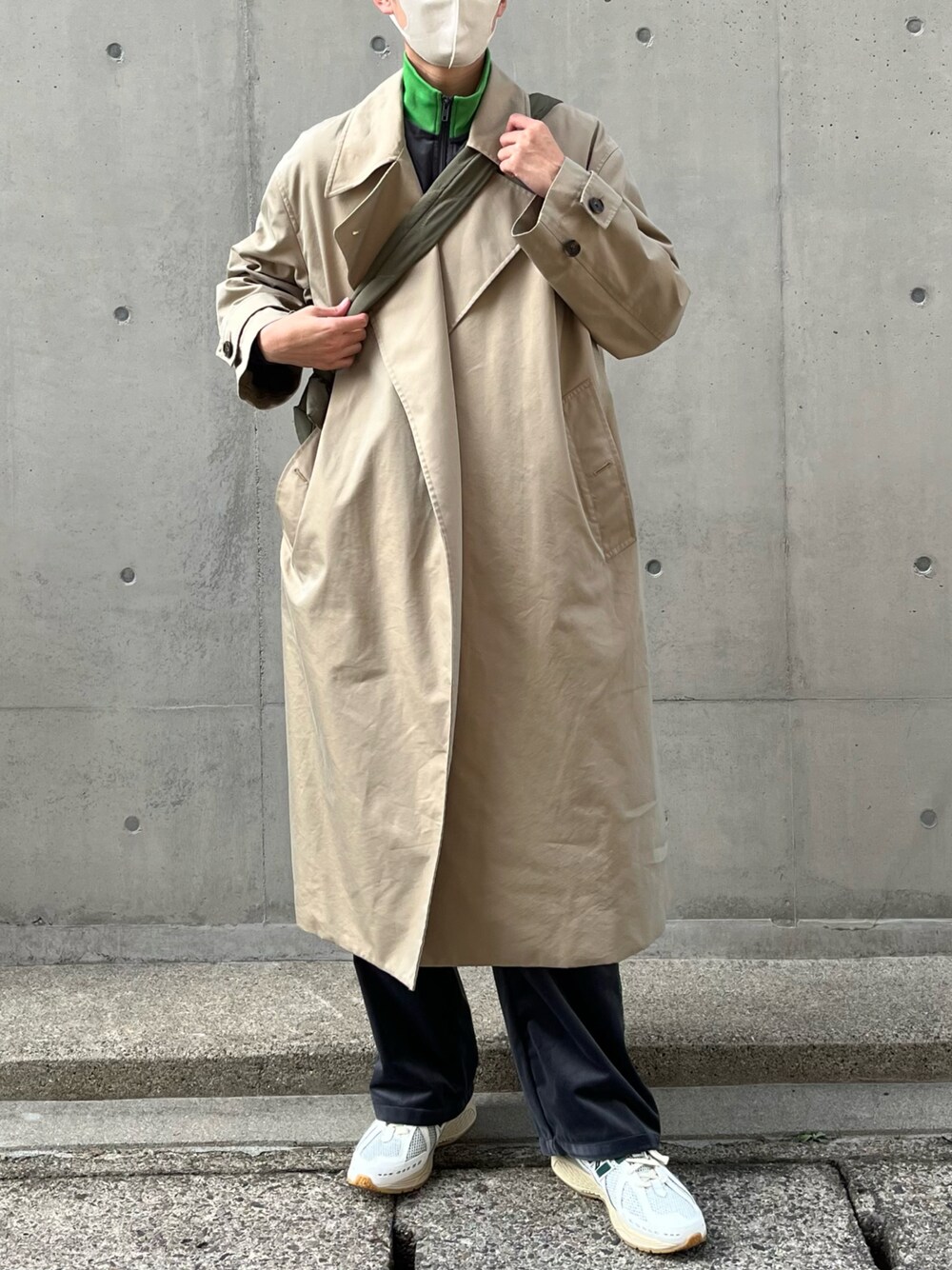 「トレンチコート、トラックパンツ、トラックジャケット、セットアップ、ニューバランス、きれいめカジュアル、綺麗めカジュアル、カジュアルコーデ、スニーカー、大人コーデ、お洒落さんとつながりたい、レイヤードスタイル、春コーデ、soerte、UNIQLO」｜「UNIQLOのアイテム（トレンチコート、ベージュ系）」を使った、Keiさん（メンズ・175cm）の冬コーディネートの1枚目の写真