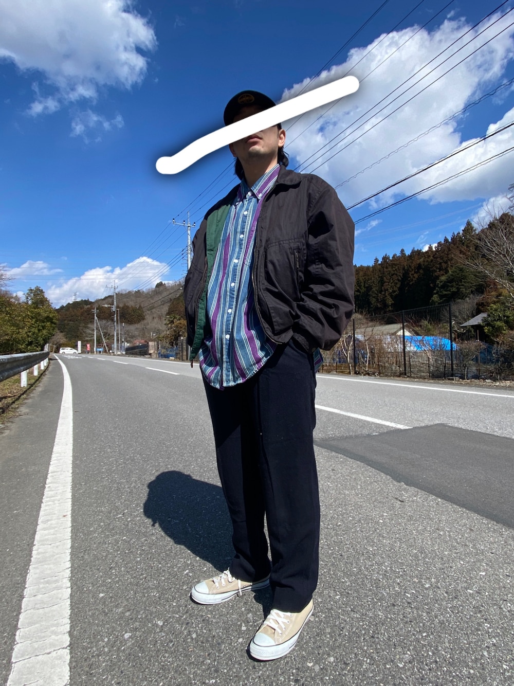 「柄、NEW ERA、ぽっちゃり、converse、古着、キャップ、used、ラーメン、niko and ...、青空、70kg、下北沢」｜「CONVERSEのアイテム（スニーカー、ベージュ系）」を使った、ゆずさん（メンズ・165cm）の春コーディネートの1枚目の写真