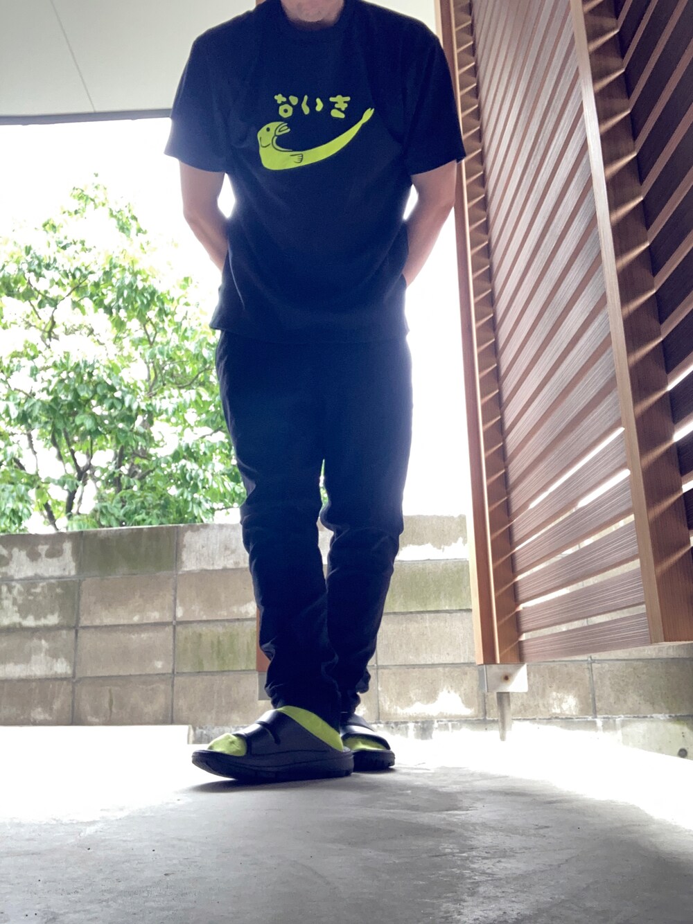 「今日のコーデ、シンプルコーデ、プチプラ、お洒落さんとつながりたい、Tシャツ、サンダル、ダナー、ナイキ、NIKE」｜「古着のアイテム（Tシャツ/カットソー、イエロー系）」を使った、垂金権造さん（メンズ・171cm）の夏コーディネートの1枚目の写真