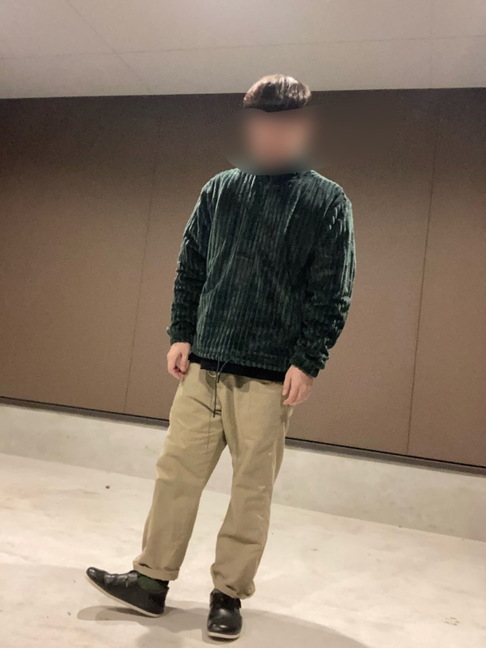 「きれいめカジュアル、ファッションを楽しもう、ビッグシルエット、シンプルコーデ、adidas、ボヘミアンズ、birkenstock、ハーフジップ、ベロア」｜「adidasのブルゾン（ブルゾン、グリーン系）」を使った、垂金権造さん（メンズ・171cm）の秋コーディネートの1枚目の写真