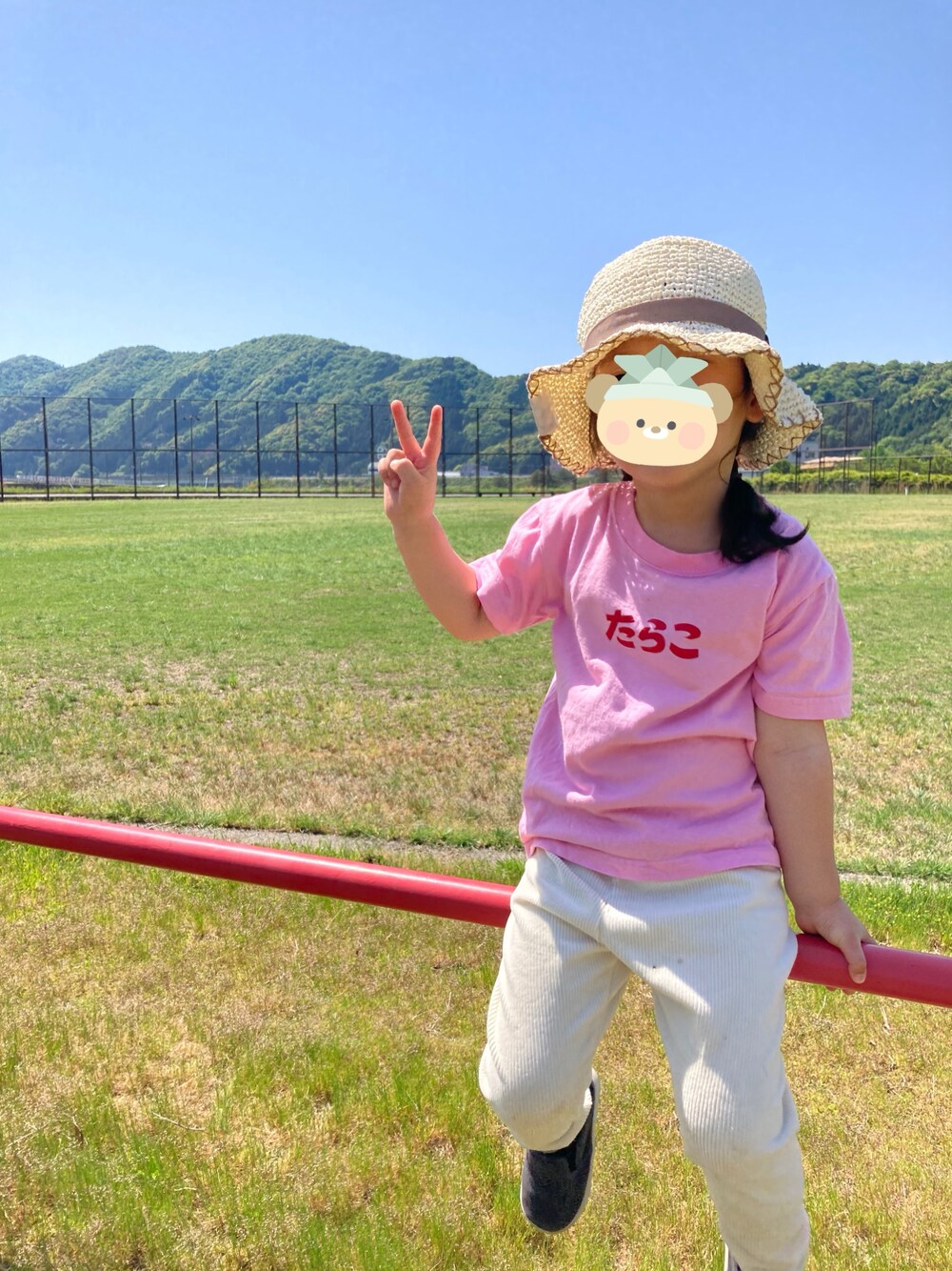 「シンプル、保育園コーデ、保育園、ピンクコーデ、お洒落さんとつながりたい」｜「垂金工房のアイテム（Tシャツ/カットソー、その他）」を使った、垂金権造さん（メンズ・171cm）の春コーディネートの1枚目の写真