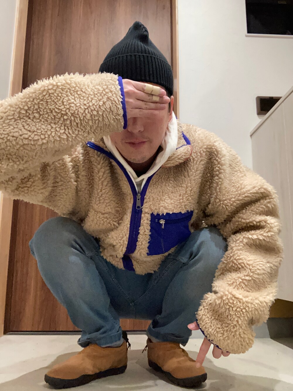 「ビッグシルエット、オトナカジュアル、スニーカーコーデ、デニム、ゆるコーデ、お洒落さんとつながりたい、patagonia、GRAMICCI、NIKE」｜「NIKEの＜NIKE(ナイキ)＞ AIRMOC/スニーカー ◆（スニーカー、ベージュ系）」を使った、垂金権造さん（メンズ・171cm）の冬コーディネートの1枚目の写真