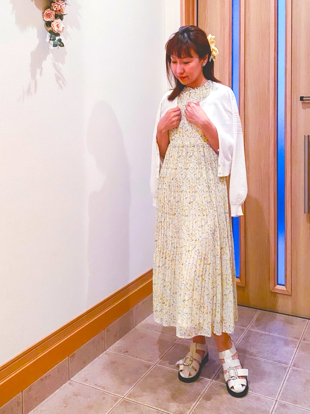 フロントパール付きフラワープリントシフォンプリーツワンピース