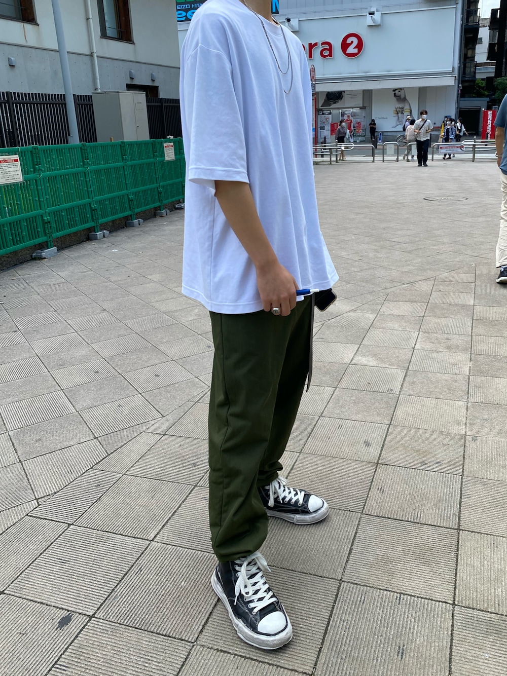 「おしゃれさんと繋がりたい」｜「LAD MUSICIANのHIGH NECK FLARE LONG T-SH（Tシャツ/カットソー、ホワイト系）」を使った、ギャル男さん（メンズ・230cm）の夏コーディネートの1枚目の写真