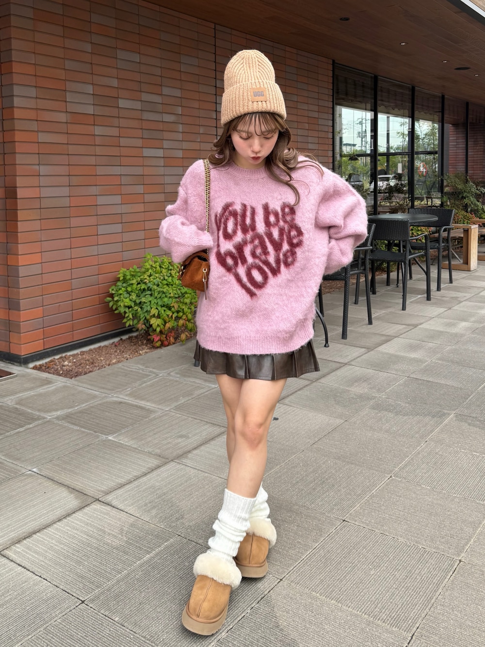 UGGのニットキャップ/ビーニーを使ったレディース人気ファッション