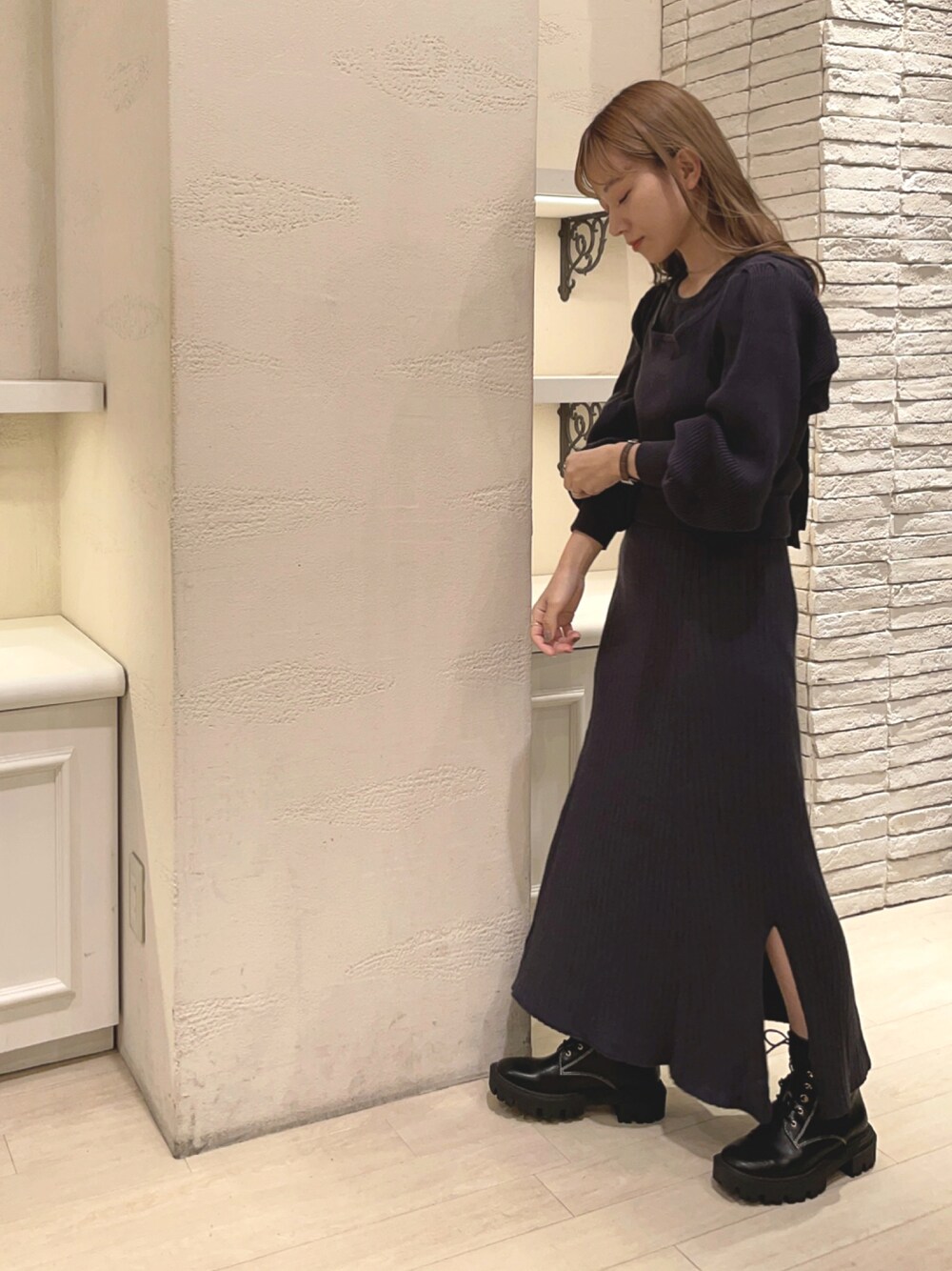 「ブーツ、ニットワンピ、秋のコーデ、ショートブーツ、ニットワンピース、レイヤードスタイル、ロングワンピース、カジュアルコーデ、RANDA、ランダ(RANDA)、低身長コーデ、オトナカジュアル、トラックソールブーツ」｜「RANDAの【選べる丈感】セットアップニットワンピース（ワンピース、ブルー系）」を使った、ᴷᵁᴹᴵᴷᴼ ᴼᴺᴼさん（レディース・154cm）の秋コーディネートの1枚目の写真
