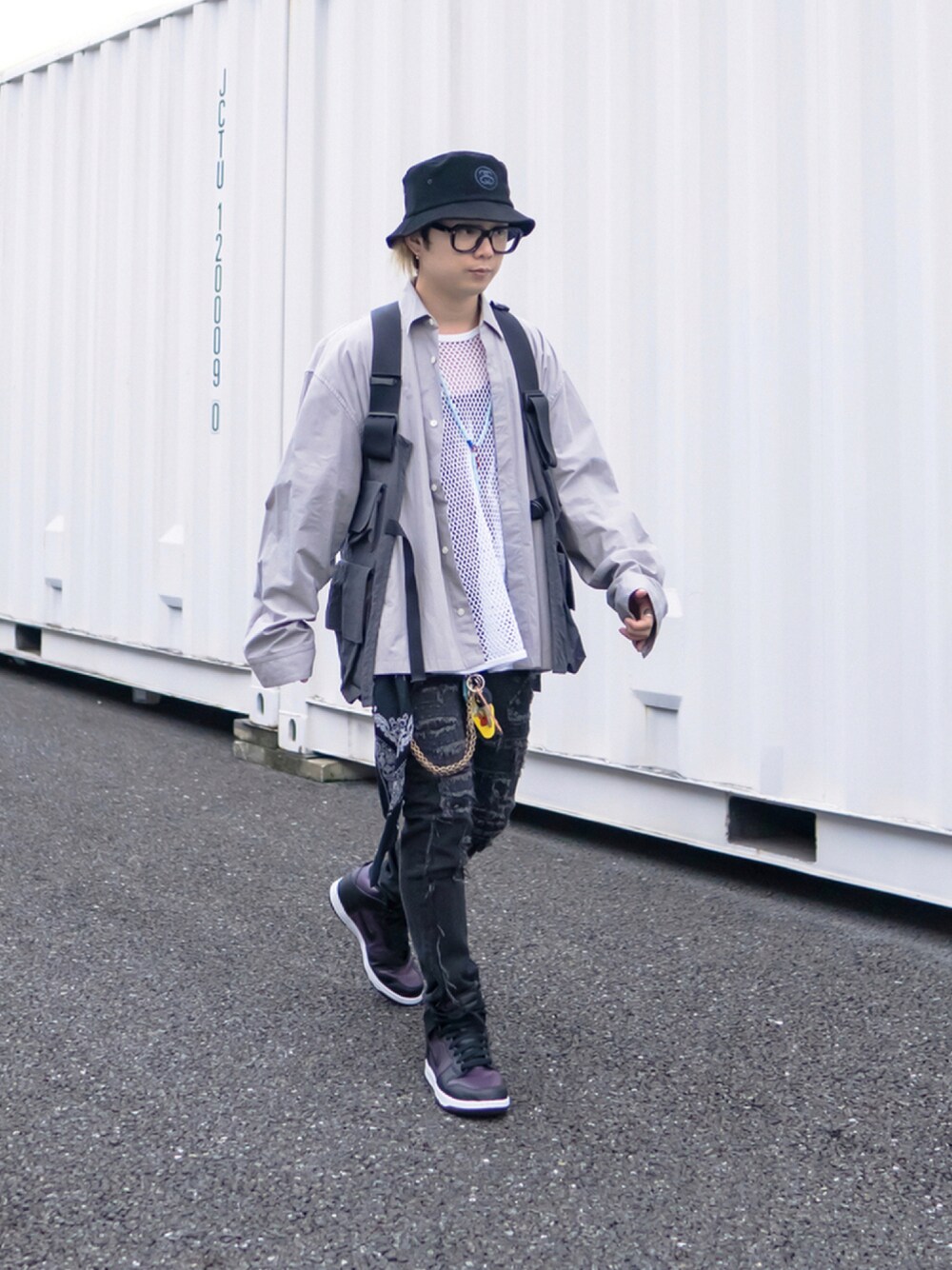 「スニーカーコーデ、秋コーデ、古着、stussy、バケットハット、stein、シャツ、シャツジャケット、ベスト×シャツ、ベスト、スキニーデニム、スキニー、NIKE、ナイキ、nike dunk」｜「STUSSYのアイテム（帽子、ブラック系）」を使った、マッシュ【ストリート宇宙人】さん（メンズ・165cm）の秋コーディネートの1枚目の写真