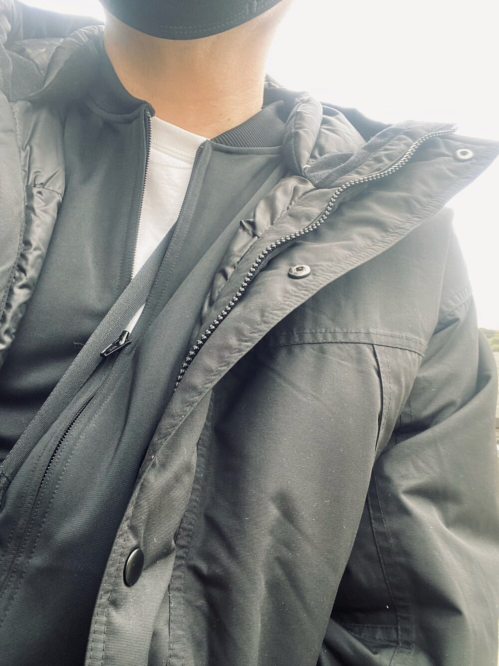 「クリスマスに着たい服、休日スタイル、ビックシルエット、アウター、シンプル、ootd、ストリートコーデ、古着MIX、ユニクロ、あったかコーデ、きれいめカジュアル、モノトーン、おしゃれさんと繋がりたい、モードストリート、冬」｜「WORKMANのアイテム（ダウンジャケット/コート、ブラック系）」を使った、Pissさん（メンズ・175cm）の冬コーディネートの1枚目の写真