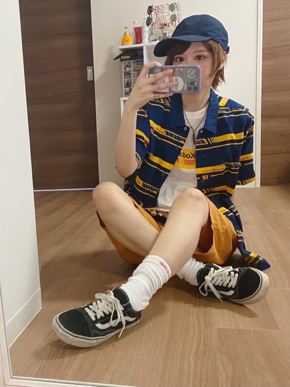 「supreme、半袖シャツ、ハーフパンツ、Tシャツ、ストリート、古着、スニーカーコーデ、メンズライク、キャップ、シュプリーム」｜「newhattanの【newhattan】  ニューハッタン キャップ STONE WASHED TWILL CAP（キャップ、ブルー系）」を使った、adaaajoさん（レディース・166cm）の夏コーディネートの1枚目の写真