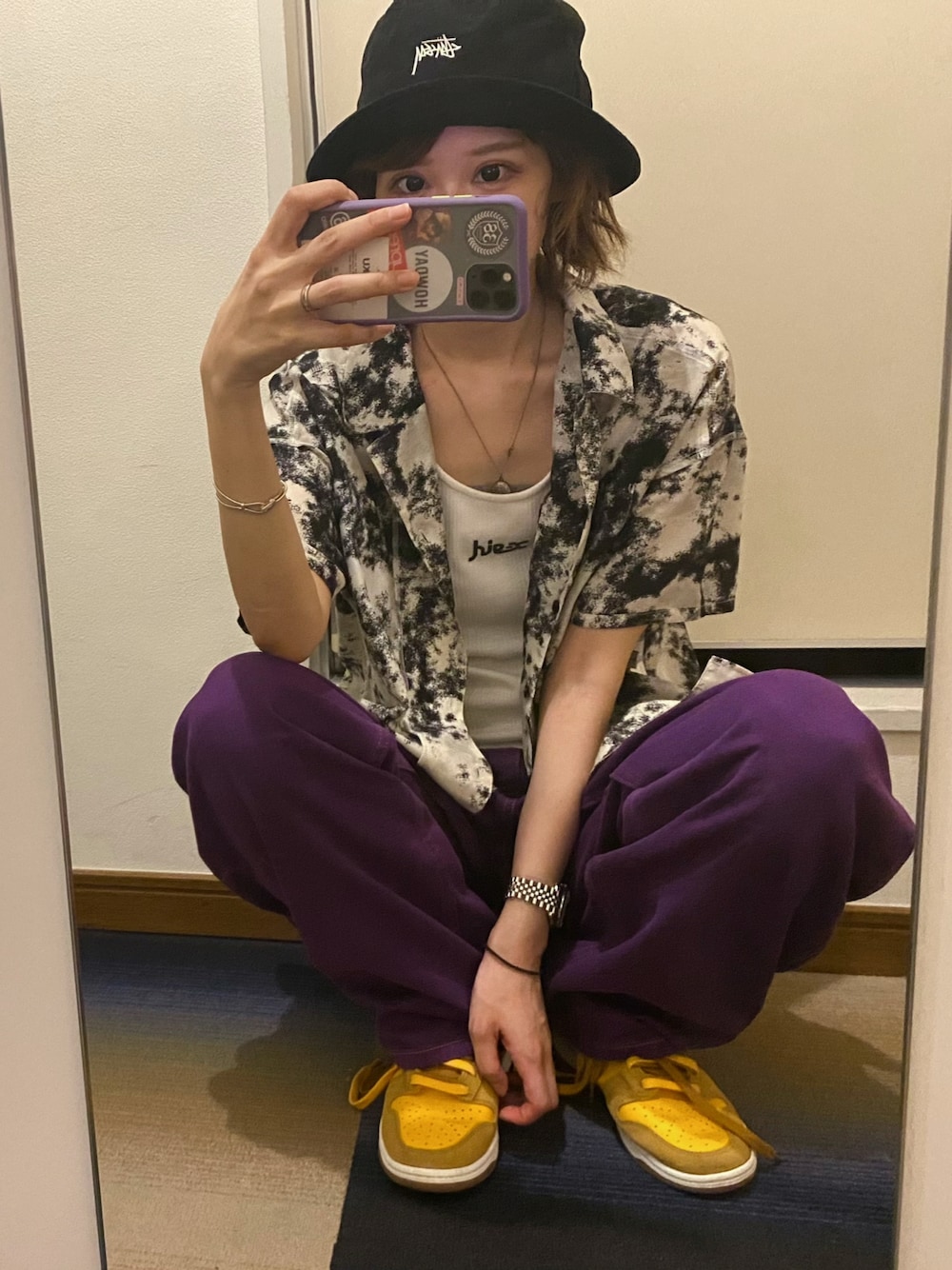 「スニーカー、nike dunk、stussy、x-girl stages、ストリート、バケットハット、PAGEBOY、柄シャツ、メンズライク」｜「STUSSYのStock Bucket Hat（ハット、ブラック系）」を使った、adaaajoさん（レディース・166cm）の夏コーディネートの1枚目の写真