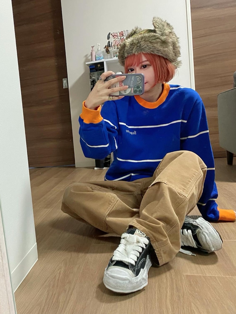 「supreme、シュプリーム、スウェット、carhartt、古着、ダブルニー、ダックパンツ、古着コーデ、ストリートコーデ、スニーカー、MIHARAYASUHIRO、Juemi、フライトキャップ」｜「Supreme のアイテム（スウェット、ブルー系）」を使った、adaaajoさん（レディース・166cm）の春コーディネートの1枚目の写真