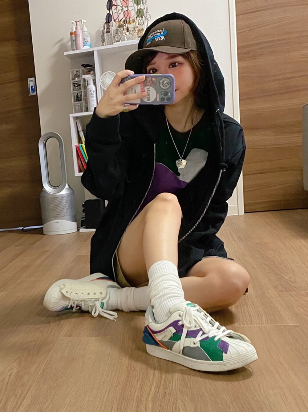 「Maison Margiela、パーカー、BLUFCAMP、キャップ、kolor、Tシャツ、GU、ハーフパンツ、スニーカー、スニーカーコーデ、ストリート、メンズサイズ、メンズライク」｜「kolorのアイテム（Tシャツ/カットソー、グリーン系）」を使った、adaaajoさん（レディース・166cm）の夏コーディネートの1枚目の写真