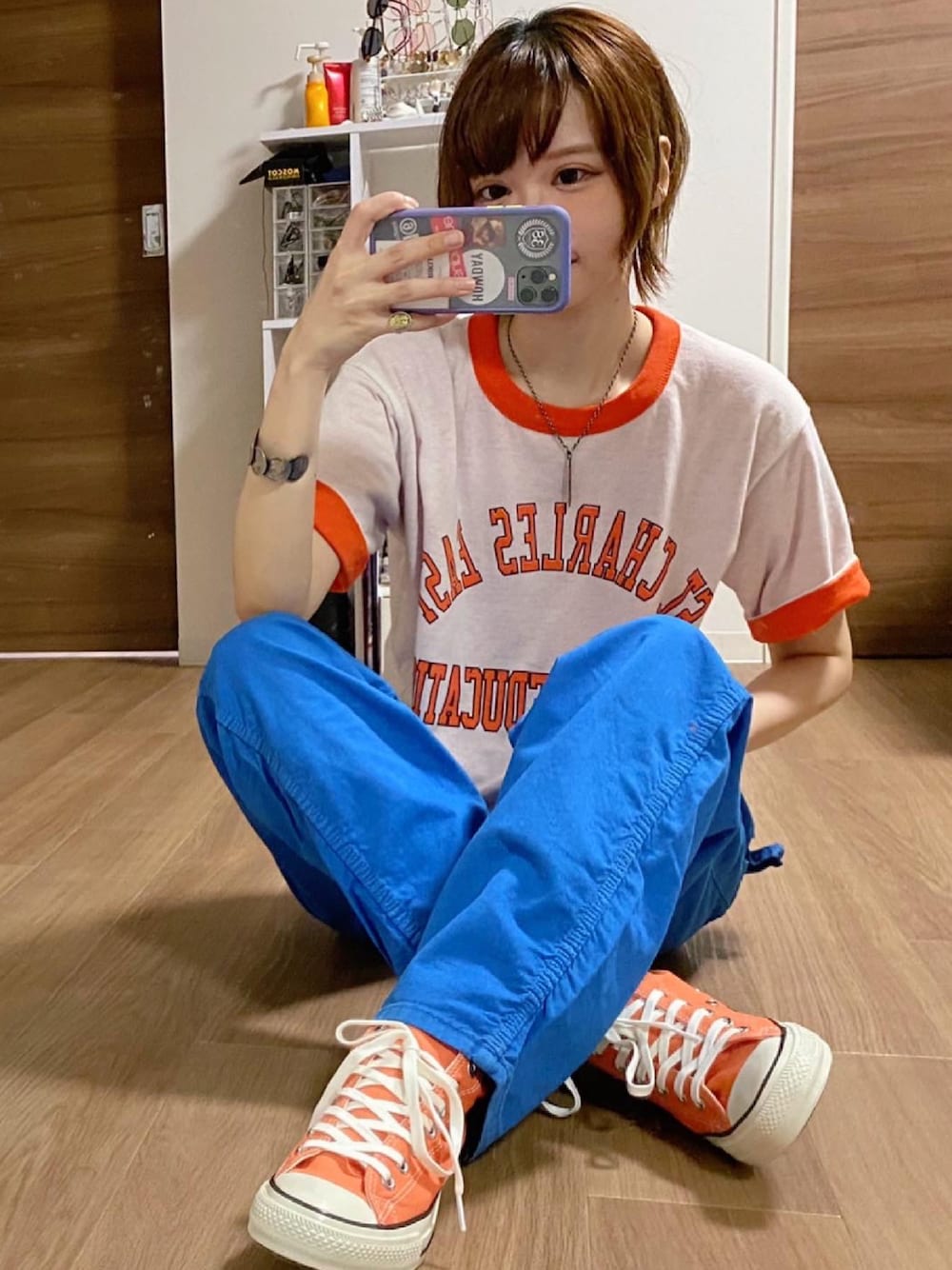 「古着、古着MIX、古着コーデ、リバーシブルTシャツ、カラーパンツ、コンバース、コンバース オールスター、オレンジコーデ、メンズライク」｜「古着のアイテム（Tシャツ/カットソー、ホワイト系）」を使った、adaaajoさん（レディース・166cm）の秋コーディネートの1枚目の写真