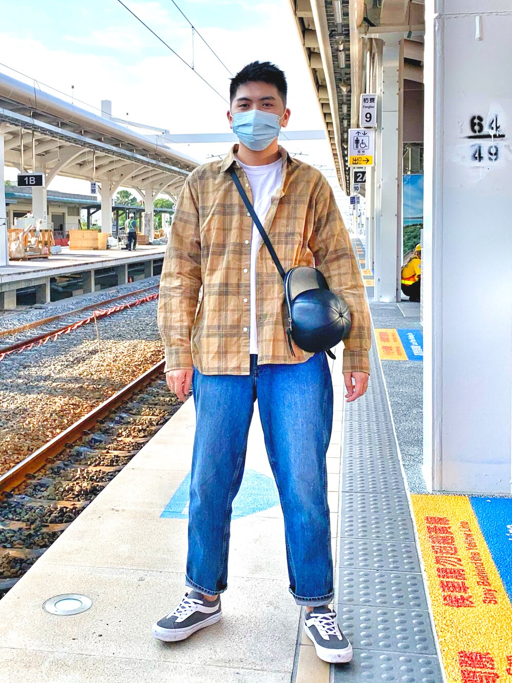 「ootd、夏、街頭穿搭、VANS、JWANDERSON、UNIQLO、coen、Taiwan、men、日系極簡」｜「VANSのVANS BOLD NI VN0A3WLP1UU（スニーカー、グレー系）」を使った、Owen_Hsieh_TWさん（メンズ・175cm）の夏コーディネートの1枚目の写真