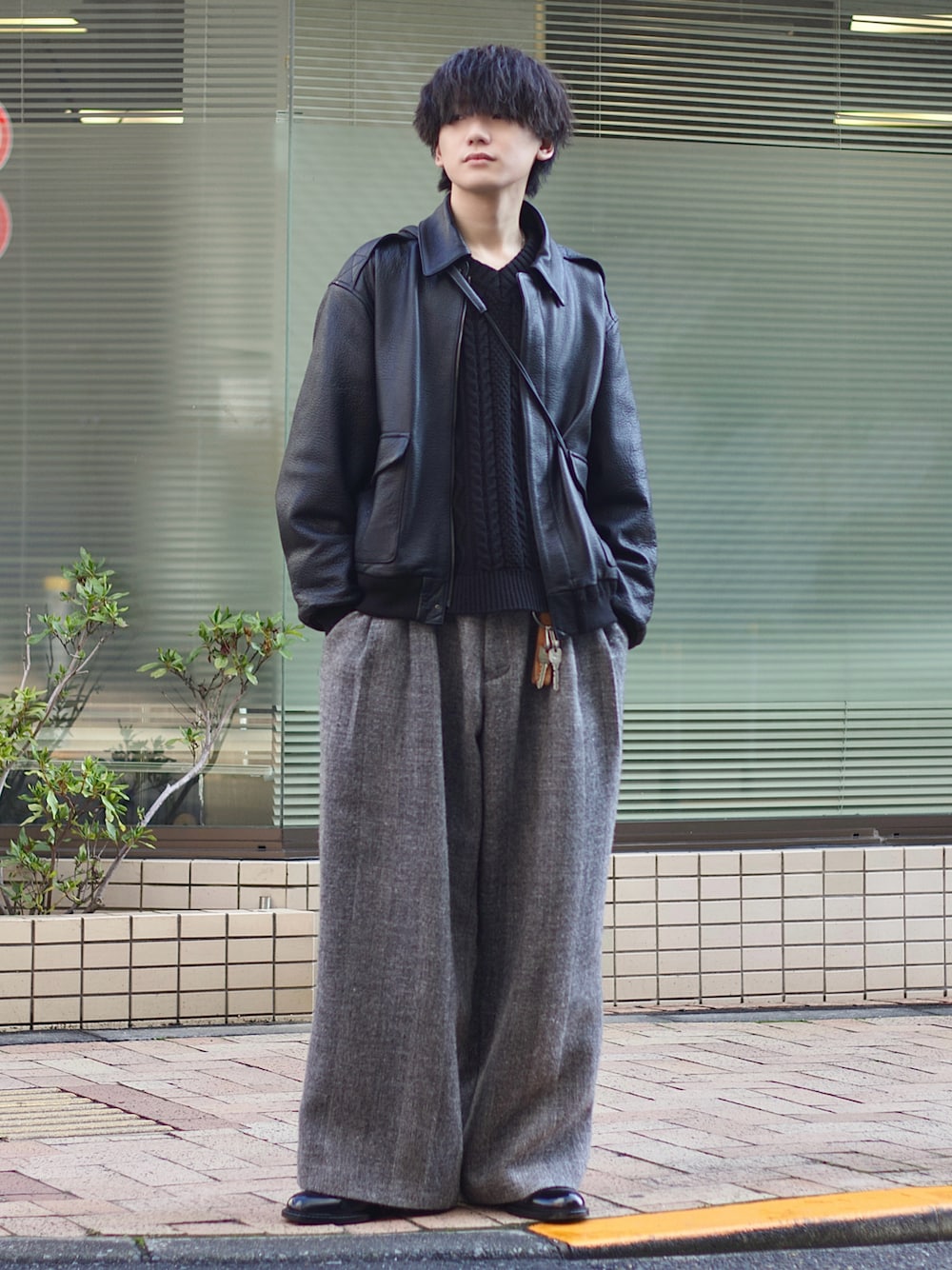 WOOL LINEN OXFORD BAGSを使った人気ファッションコーディネート