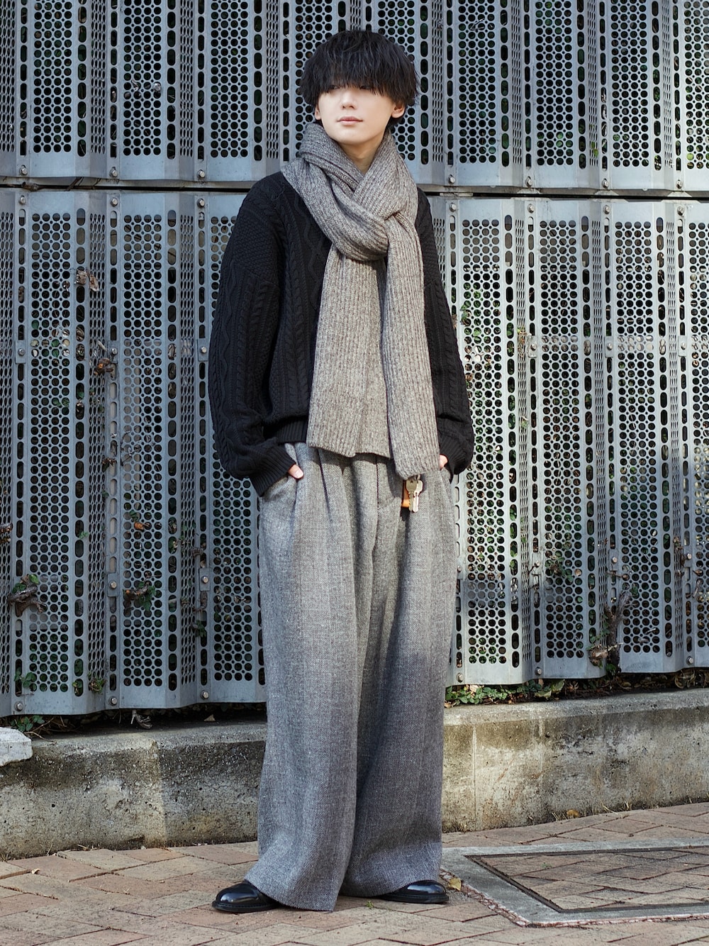 WOOL LINEN OXFORD BAGSを使った人気ファッションコーディネート