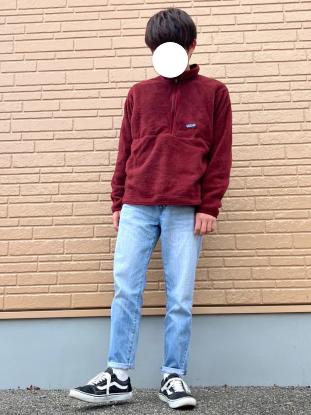 「ハーフジップ、シンプル、今日のコーデ、古着MIX、休日スタイル、UNIQLO、デニムパンツ、低身長、スニーカー」｜「UNIQLOのハイライズストレートアンクルジーンズ（丈長め76cm）（デニムパンツ、ブルー系）」を使った、たくみさん（メンズ・165cm）の冬コーディネートの1枚目の写真