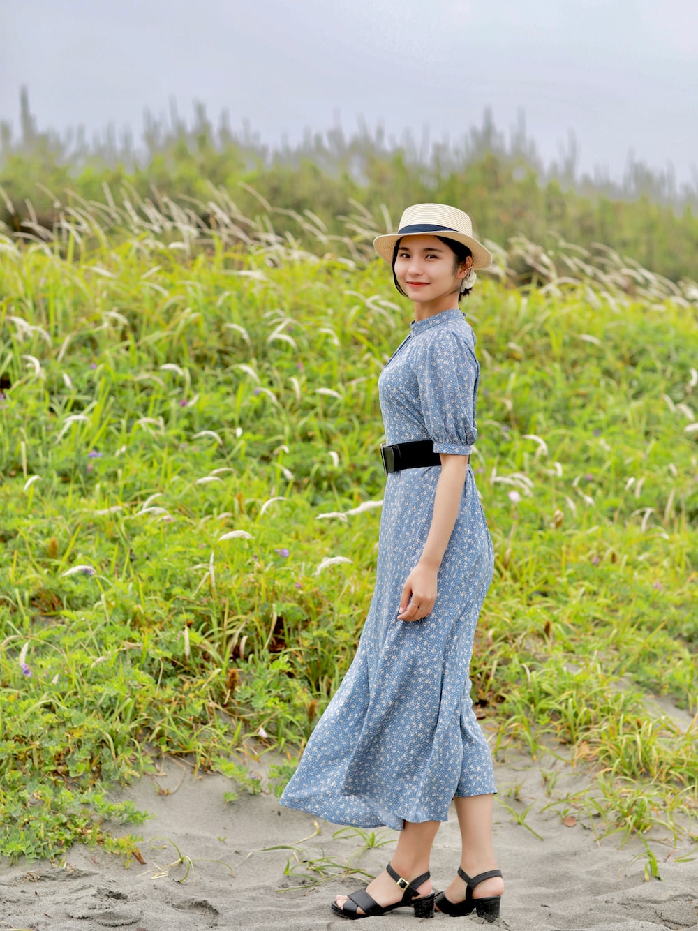 「大人カジュアル、ワンピース、夏コーデ、夏ワンピース、きれいめカジュアル、ストローハット、麦わら帽子、低身長、サンダル、プチプラ」｜「colzaのアイテム（帽子、ベージュ系）」を使った、超骨ストのRicoさん（骨格ストレート・レディース・157cm）の春コーディネートの1枚目の写真