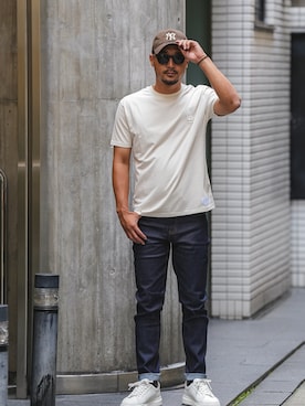「adamsJUGGLER（アダムスジャグラー）のRTEG P/T EMティー（Tシャツ/カットソー、ホワイト系）」を使った、adamsJUGGLERさん（メンズ・173cm）の夏コーディネート
