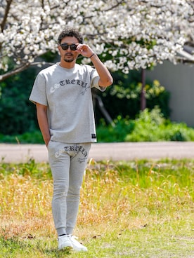 「adamsJUGGLER（アダムスジャグラー）のRTEG FA&MGティー（Tシャツ/カットソー、グレー系）」を使った、adamsJUGGLERさん（メンズ・173cm）の春コーディネート