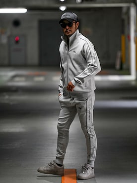 「アイテム（ジャージ、グレー系）」を使った、adamsJUGGLERさん（メンズ・173cm）の秋コーディネート