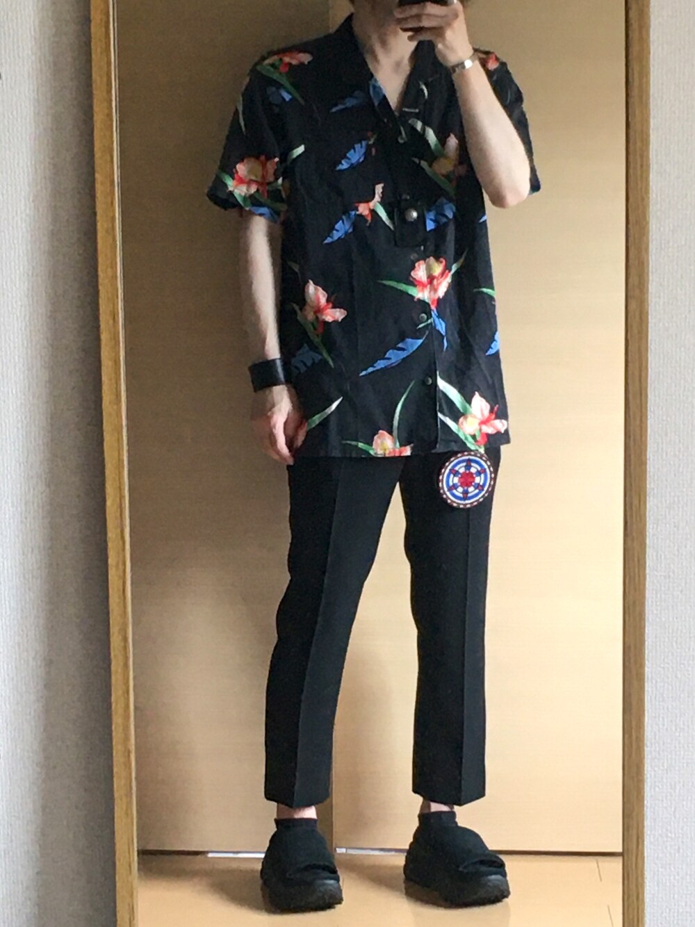 「Levi'sのアイテム（シャツ/ブラウス、ブラック系）」を使った、yskEさん（メンズ・172cm）の夏コーディネートの1枚目の写真