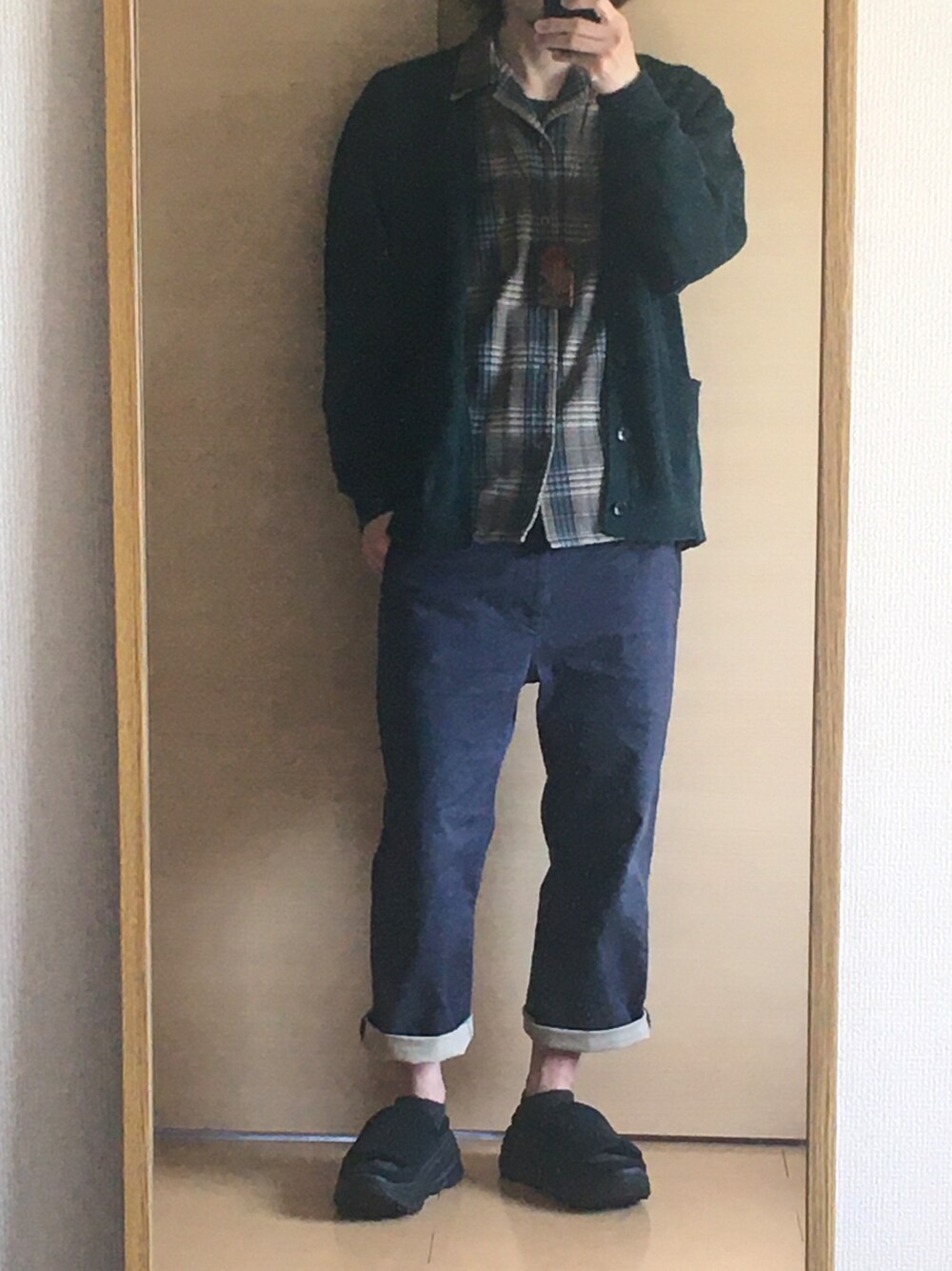 「N.HOOLYWOODのアイテム（サンダル、ブラック系）」を使った、yskEさん（メンズ・172cm）の春コーディネートの1枚目の写真