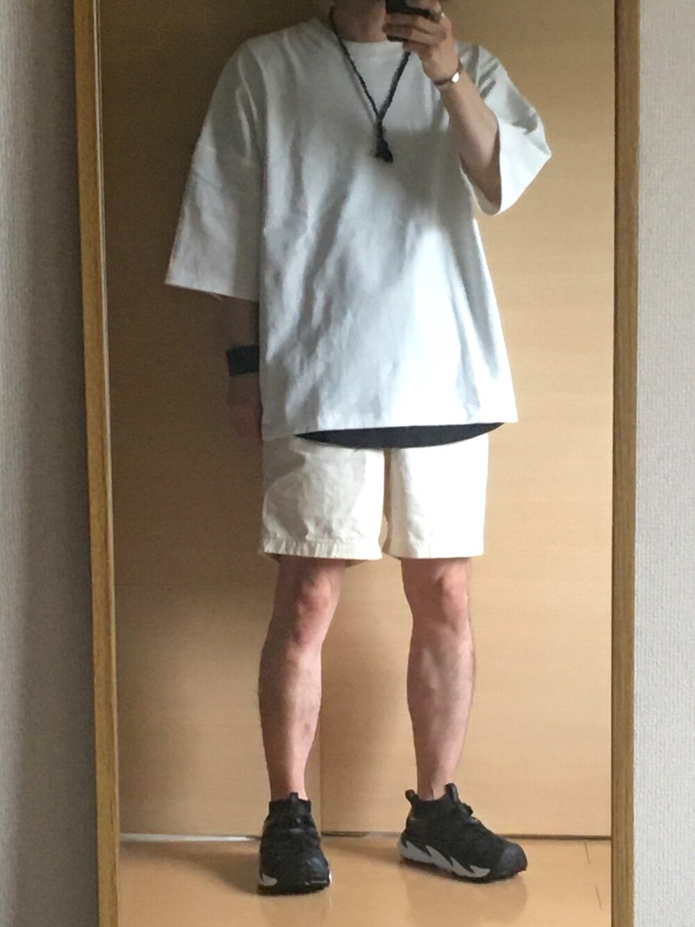 「BEAMSのアイテム（スウェット、ホワイト系）」を使った、yskEさん（メンズ・172cm）の夏コーディネートの1枚目の写真