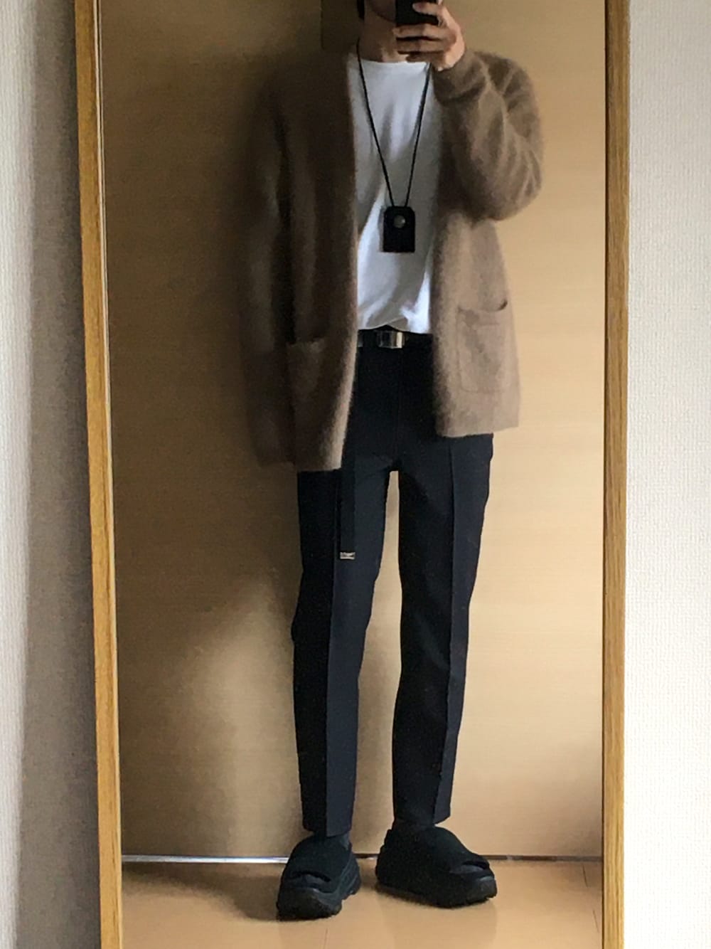 「BEAUTY&YOUTH UNITED ARROWSのアイテム（カーディガン/ボレロ、ブラウン系）」を使った、yskEさん（メンズ・172cm）の秋コーディネートの1枚目の写真