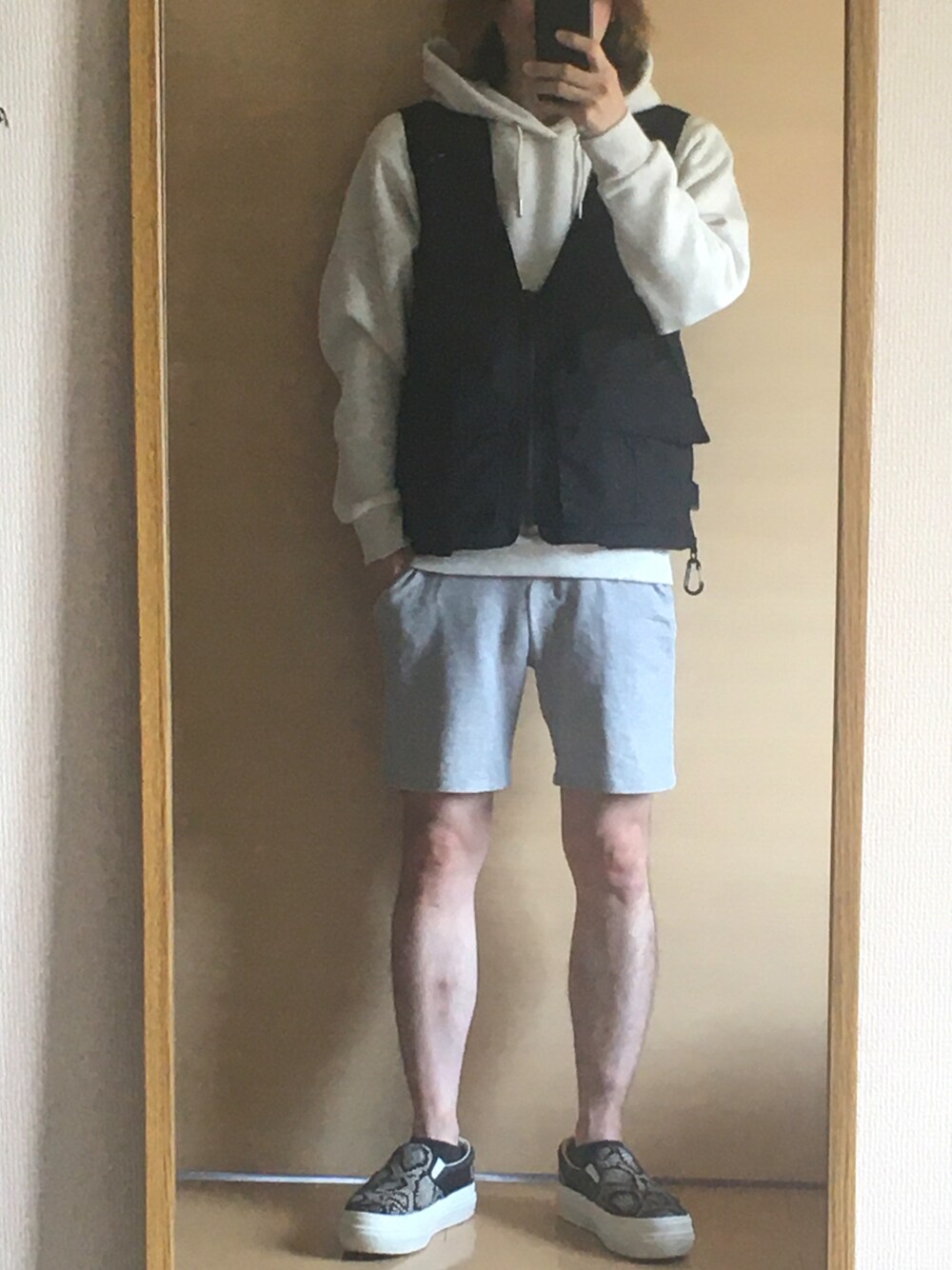 「ワークマンのアイテム（ベスト、ブラック系）」を使った、yskEさん（メンズ・172cm）の春コーディネートの1枚目の写真