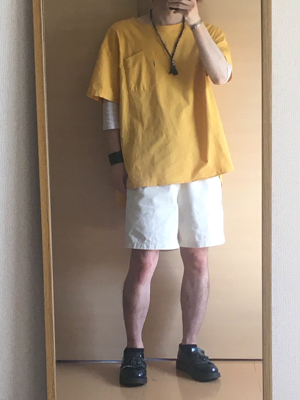 「HOLLYWOOD RANCH MARKETのアイテム（Tシャツ/カットソー、イエロー系）」を使った、yskEさん（メンズ・172cm）の夏コーディネートの1枚目の写真
