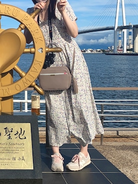 「小花柄ワンピース」｜「アイテム（スニーカー）」を使った、Noさん（レディース・149cm）の秋コーディネート