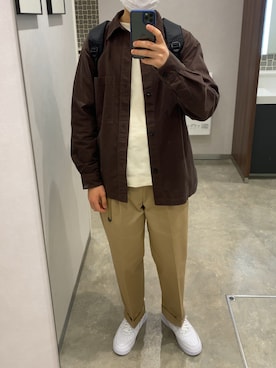 「SCYE BASICS（サイベーシックス）のアイテム（チノパンツ）」を使った、モジャ男さん（メンズ・172cm）の秋コーディネート