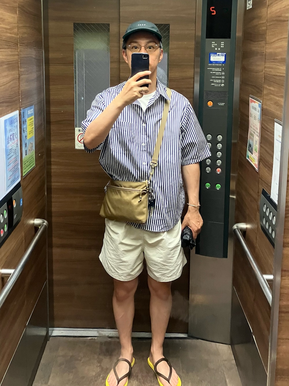 「オトナカジュアル、yuichi toyama、リラックススタイル、半袖シャツ、夏コーデ」｜「THOMAS MASONのアイテム（シャツ/ブラウス、ブルー系）」を使った、Benさん（メンズ・177cm）の夏コーディネートの1枚目の写真
