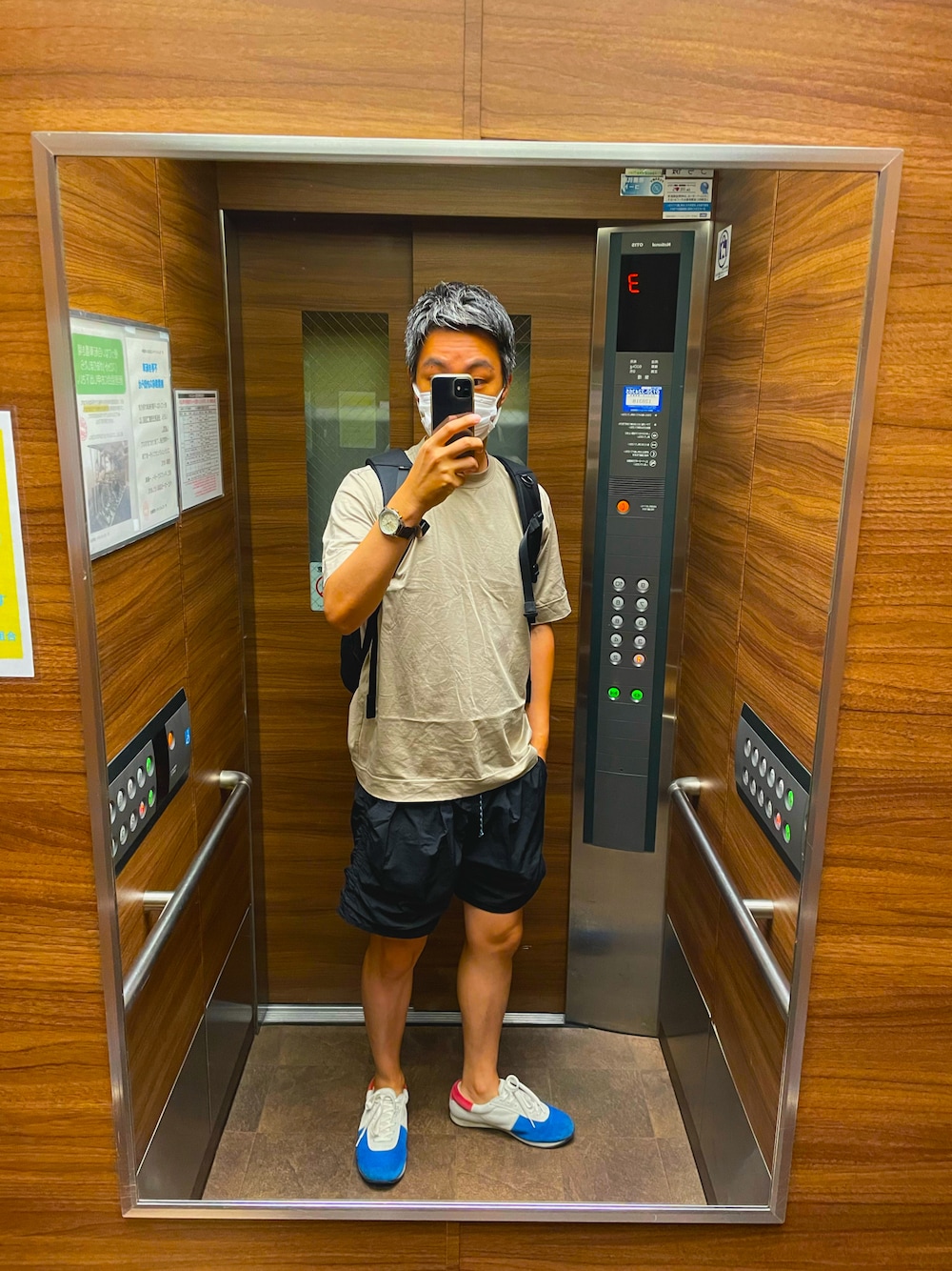 「大人カジュアル」｜「blueoverのアイテム（スニーカー、ホワイト系）」を使った、Benさん（メンズ・177cm）の夏コーディネートの1枚目の写真