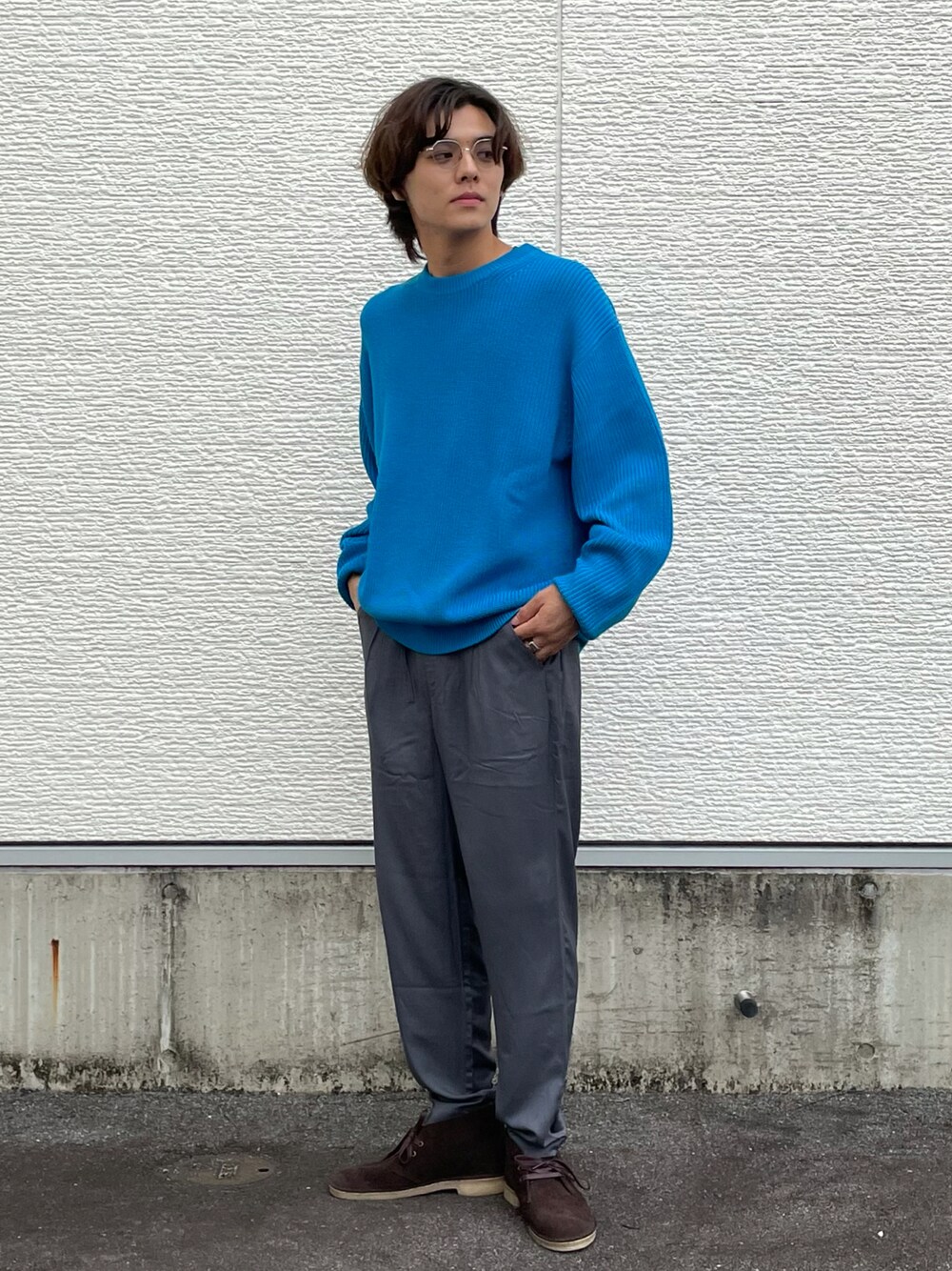 「GOODBETTERBESTのアイテム（ニット/セーター、ブルー系）」を使った、鷹見侑輝さん（メンズ・175cm）の秋コーディネートの1枚目の写真